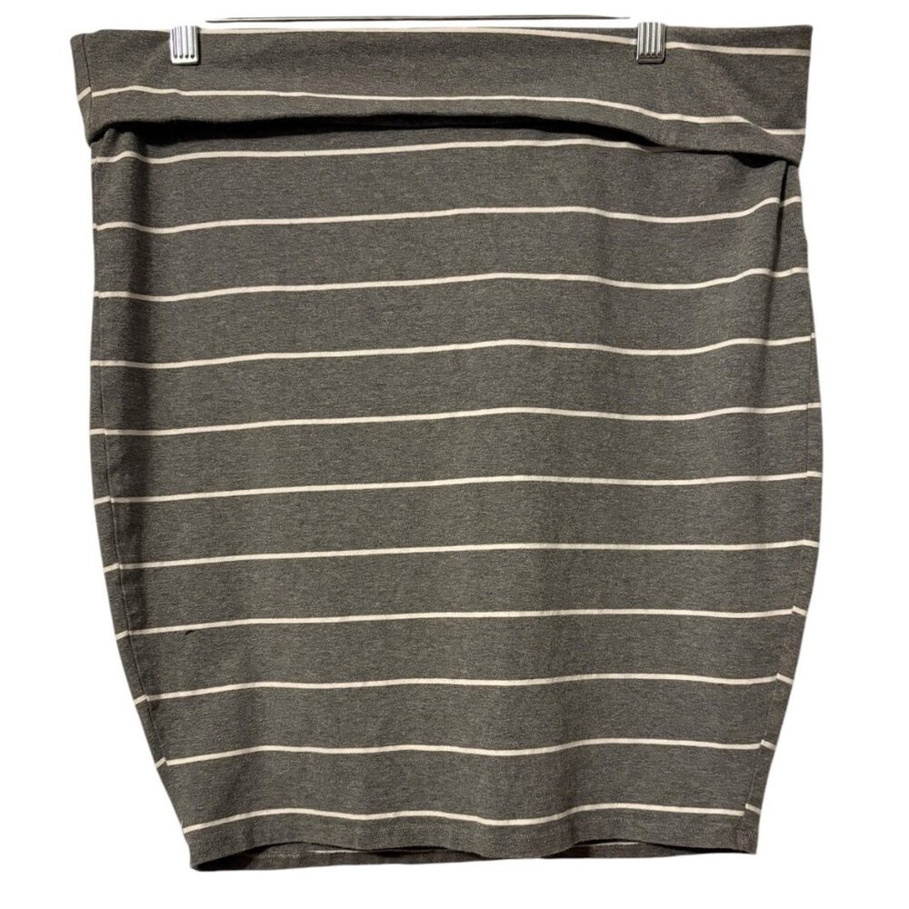 Torrid Women's Gray and White Stripe Skirt Size 1 (14/16)